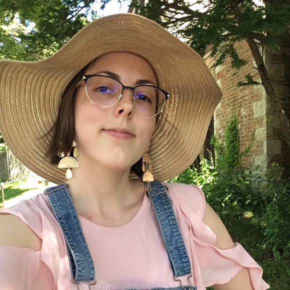 Meet your Posher, Mary - Picture 2 of 8